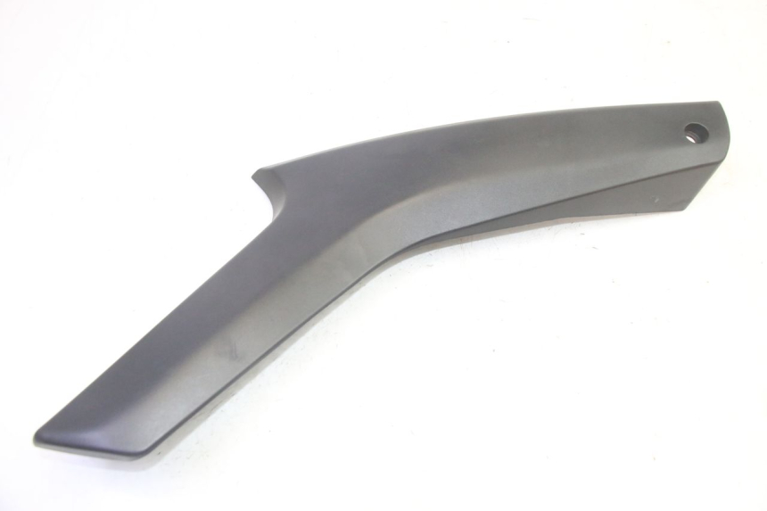 photo de RIGHT UNDERSEAT PANEL SUZUKI DL V STROM 1000 (2002 - 2007) - Main view