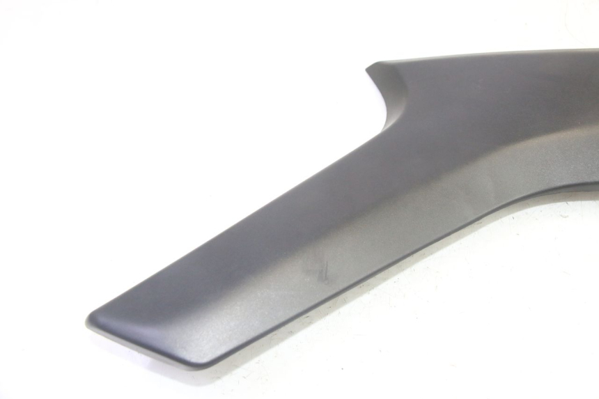 photo de RIGHT UNDERSEAT PANEL SUZUKI DL V STROM 1000 (2002 - 2007) - Component detail