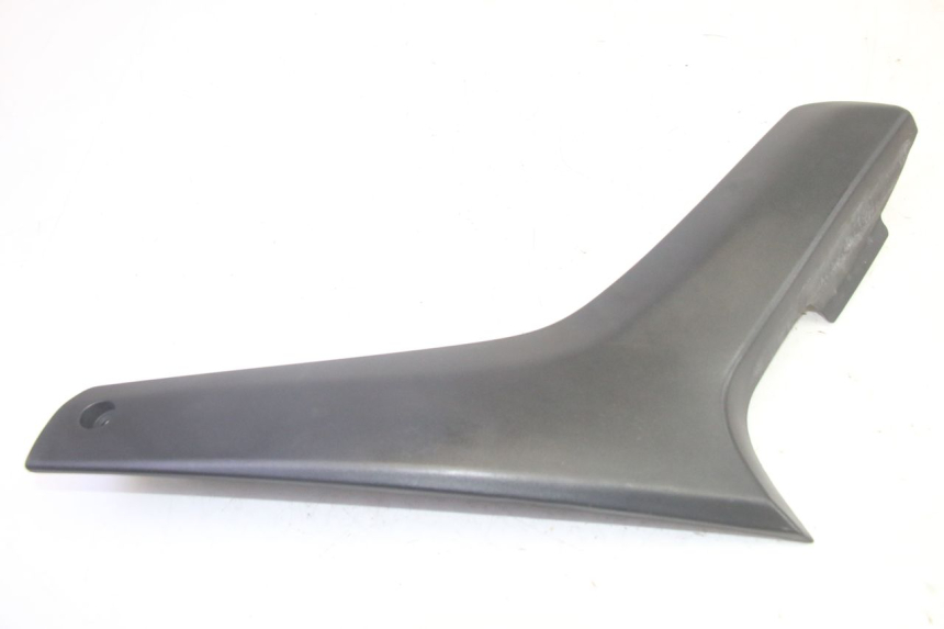 photo de RIGHT UNDERSEAT PANEL SUZUKI DL V STROM 1000 (2002 - 2007) - Alternative perspective