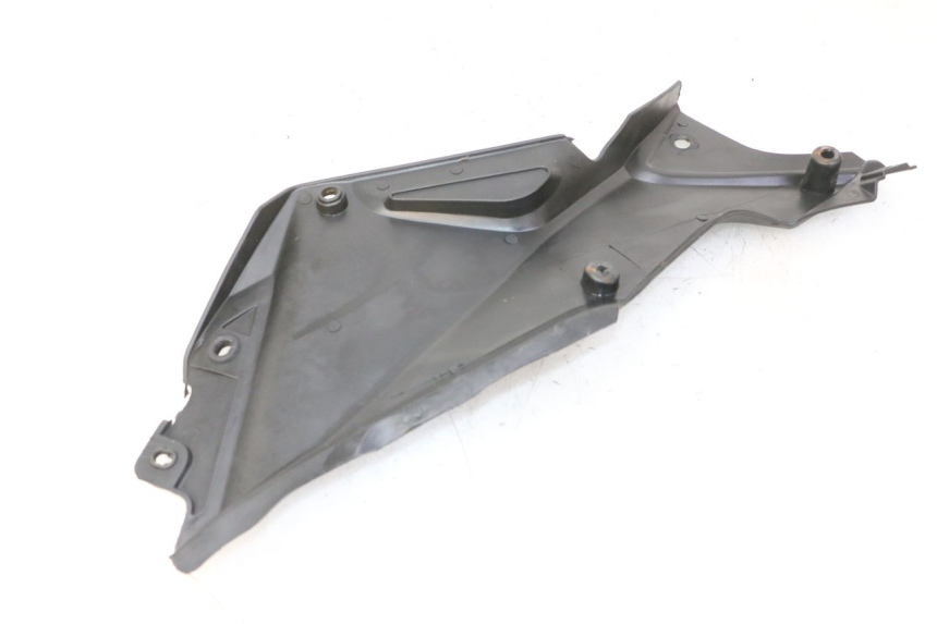 photo de RIGHT UNDERSEAT PANEL STAHO FH 50 (2018 - 2019) - Component detail