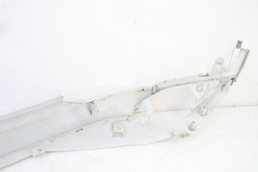 photo de RIGHT SIDE UNDER SEAT COVER SYM FIDDLE 3 III 125 (2014 - 2020) - Surface and material condition