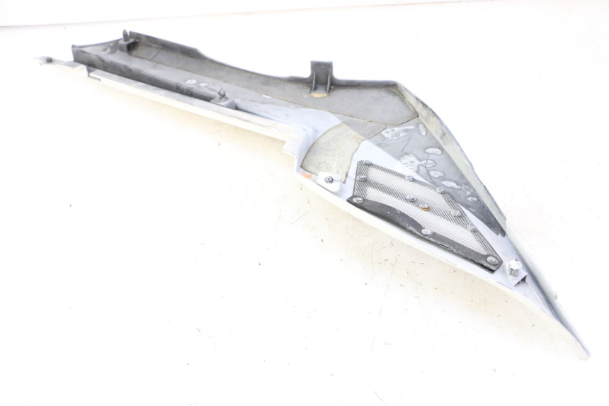 photo de RIGHT UNDERSEAT PANEL YAMAHA FJ 36Y 1100 (1984 - 1985) - Technical close-up