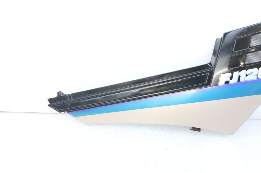 photo de RIGHT SIDE UNDER SEAT COVER YAMAHA FJ 3CX 1200 (1986 - 1996) - Component zoom