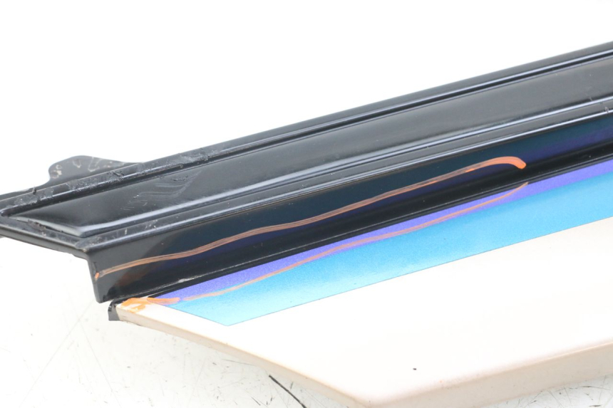 photo de RIGHT SIDE UNDER SEAT COVER YAMAHA FJ 3CX 1200 (1986 - 1996) - Zoom on usage condition