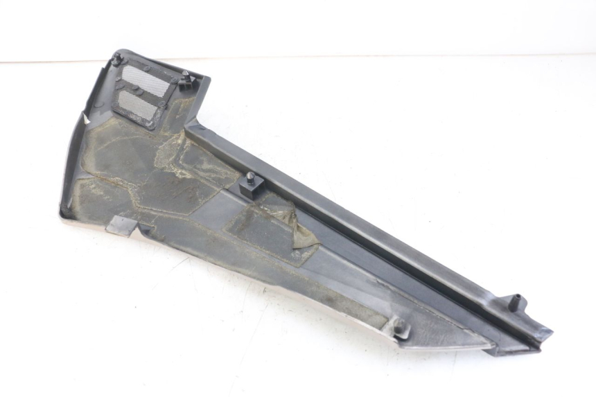 photo de RIGHT SIDE UNDER SEAT COVER YAMAHA FJ 3CX 1200 (1986 - 1996) - Fixing points details