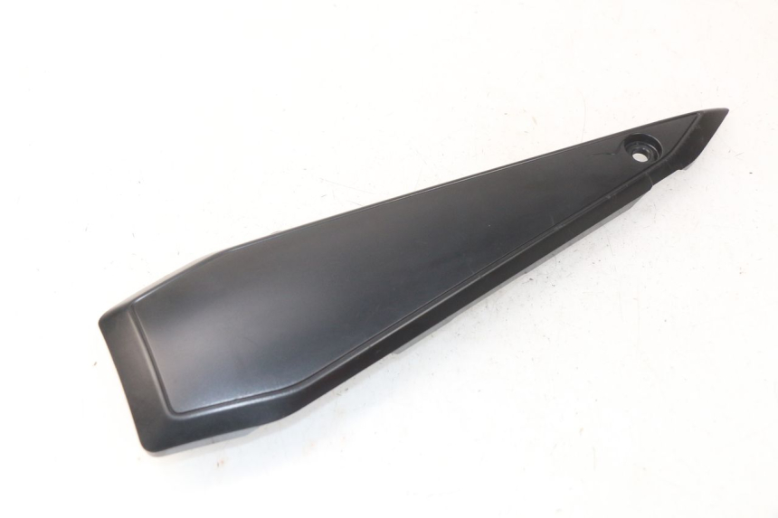 photo de RIGHT UNDERSEAT PANEL YAMAHA FZ8 800 (2010 - 2016) - Main view