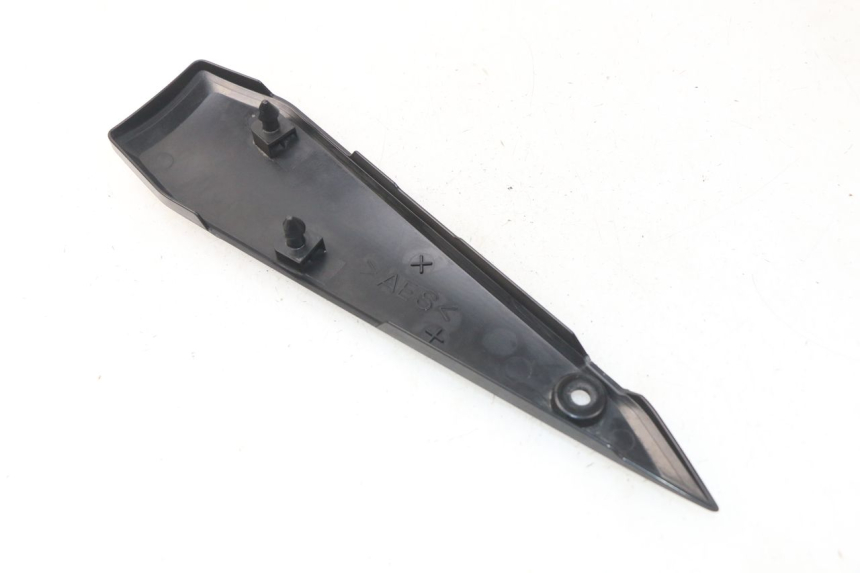 photo de RIGHT UNDERSEAT PANEL YAMAHA FZ8 800 (2010 - 2016) - Component detail