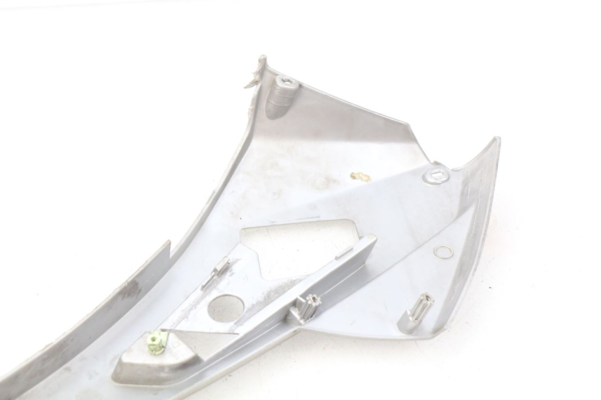 photo de RIGHT SIDE UNDER SEAT COVER PEUGEOT GEOPOLIS 400 (2007 - 2013) - Component detail