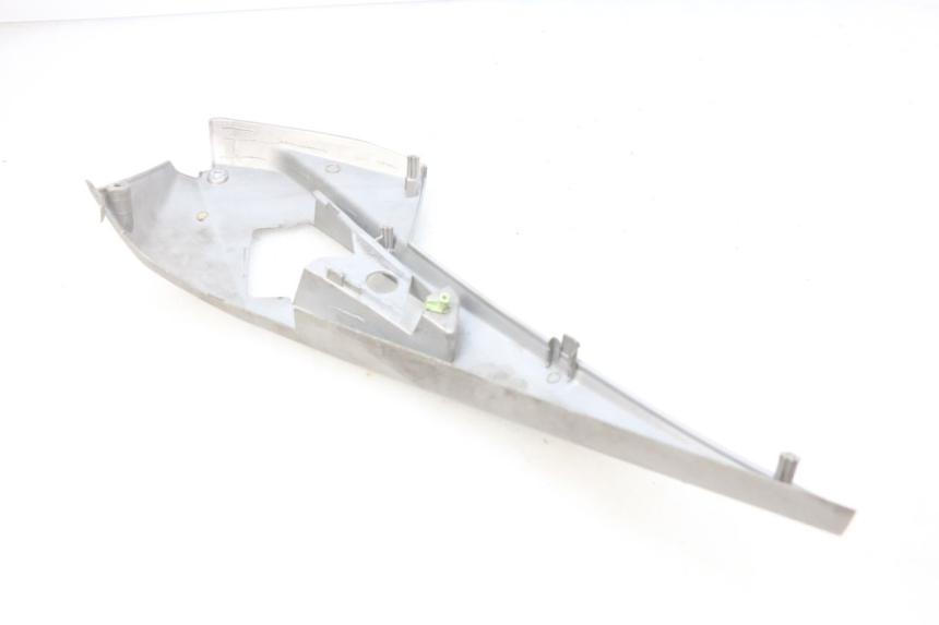 photo de RIGHT SIDE UNDER SEAT COVER PEUGEOT GEOPOLIS 400 (2007 - 2013) - Technical close-up