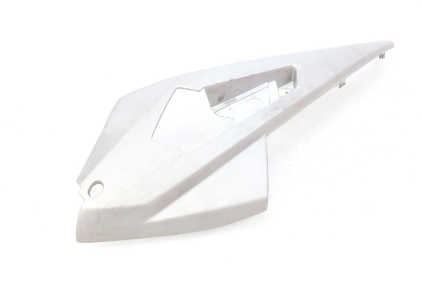 photo de RIGHT SIDE UNDER SEAT COVER PEUGEOT GEOPOLIS 400 (2007 - 2013) - Surface and material condition