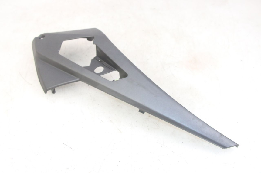 photo de RIGHT UNDERSEAT PANEL PEUGEOT GEOPOLIS RS 125 (2007 - 2009) - Zoom on usage condition