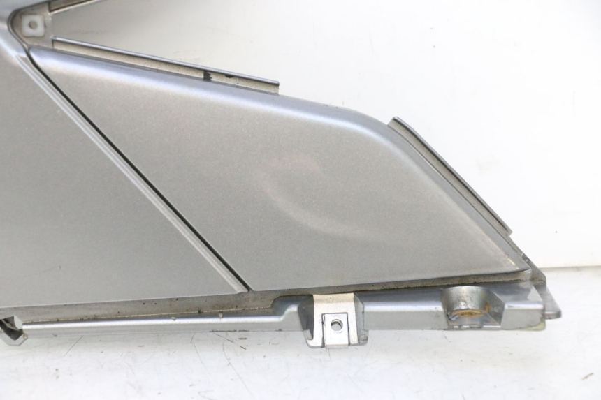 photo de RIGHT UNDERSEAT PANEL GILERA GP 800 (2007 - 2013) - Component detail