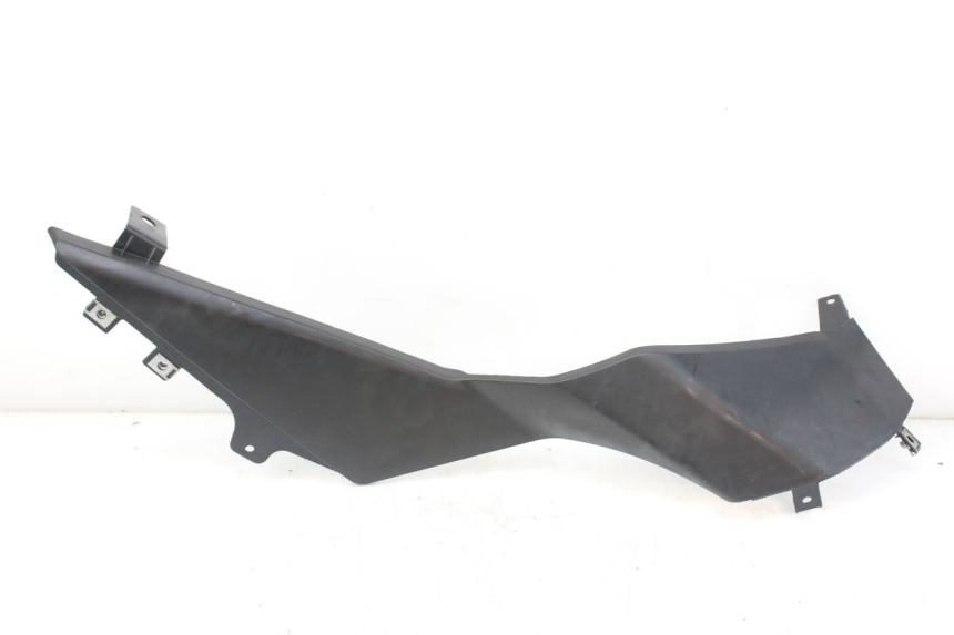 photo de RIGHT SIDE UNDER SEAT COVER DERBI GPR 50 (2004 - 2009) - Component detail