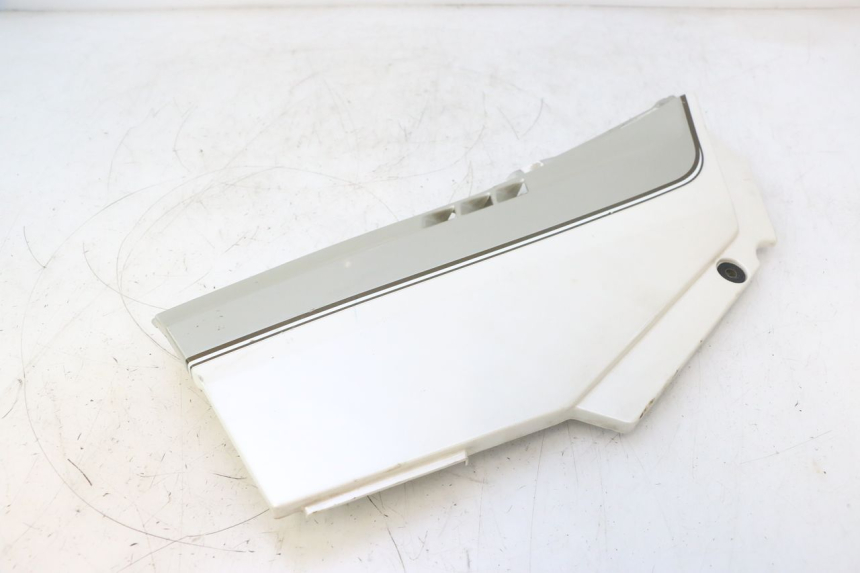 photo de RIGHT UNDERSEAT PANEL KAWASAKI GPX F ZX750F 750 (1986 - 1990) - Surface and material condition