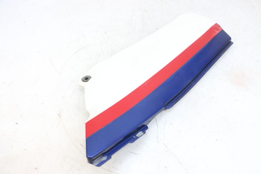 photo de RIGHT UNDERSEAT PANEL KAWASAKI GPX R WARBIRD 600 (1988 - 1993) - Technical close-up