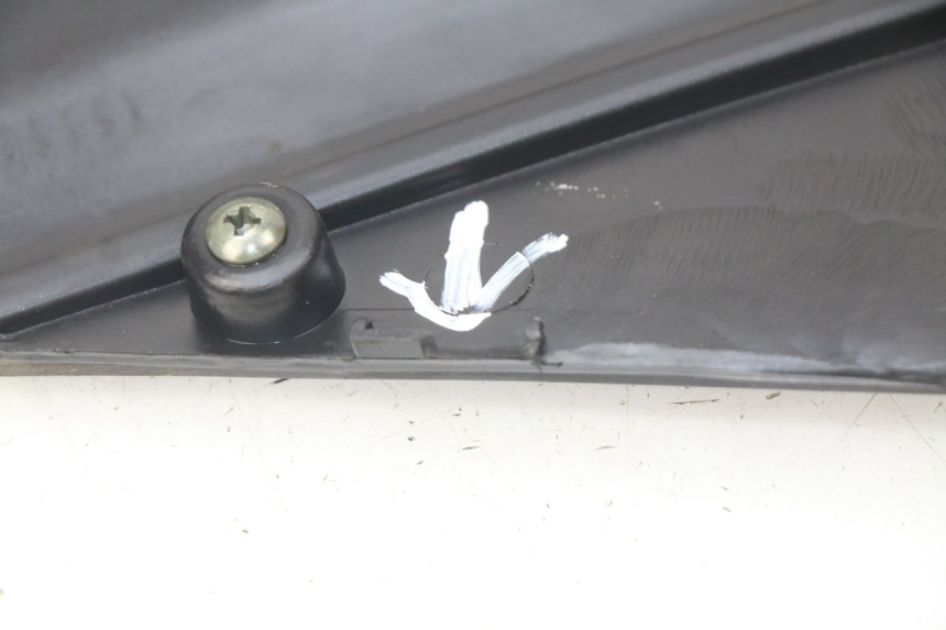 photo de RIGHT SIDE SEAT COVER TNT MOTOR GRIDO 2T 50 (2010 - 2019) - Alternative perspective