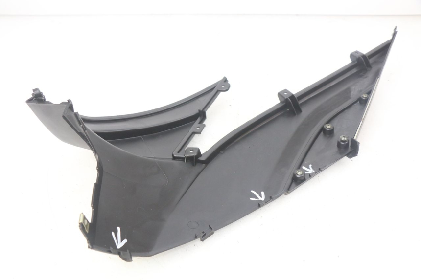 photo de RIGHT SIDE SEAT COVER TNT MOTOR GRIDO 2T 50 (2010 - 2019) - Fixing points details
