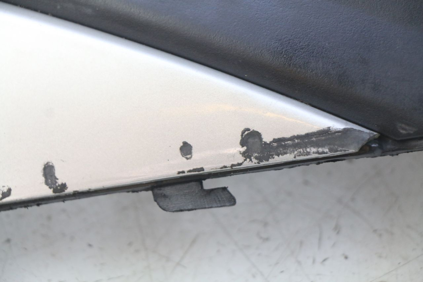 photo de RIGHT SIDE SEAT COVER TNT MOTOR GRIDO 2T 50 (2010 - 2019) - Technical close-up