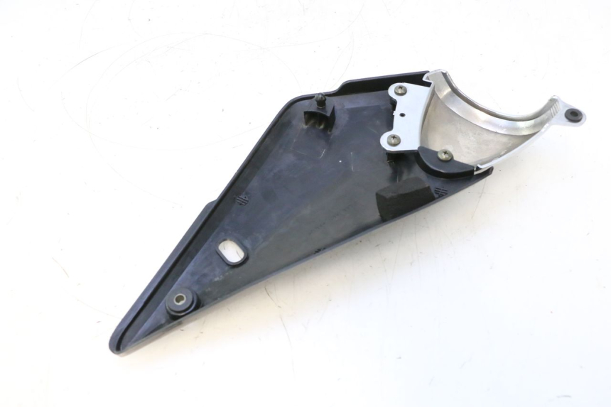 photo de RIGHT UNDERSEAT PANEL SUZUKI GSF N BANDIT 1200 (2001 - 2005) - Alternative perspective