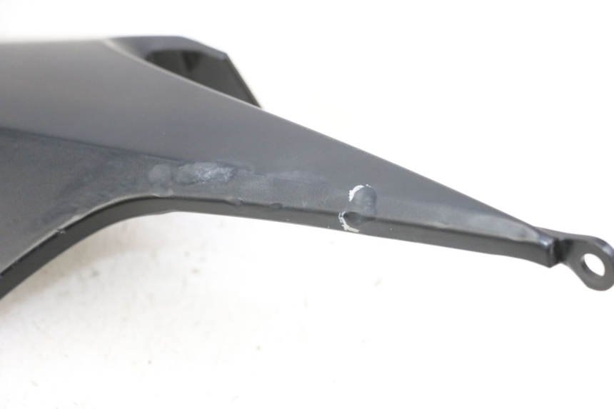 photo de RIGHT UNDERSEAT PANEL SUZUKI GSR 750 (2011 - 2017) - Technical close-up