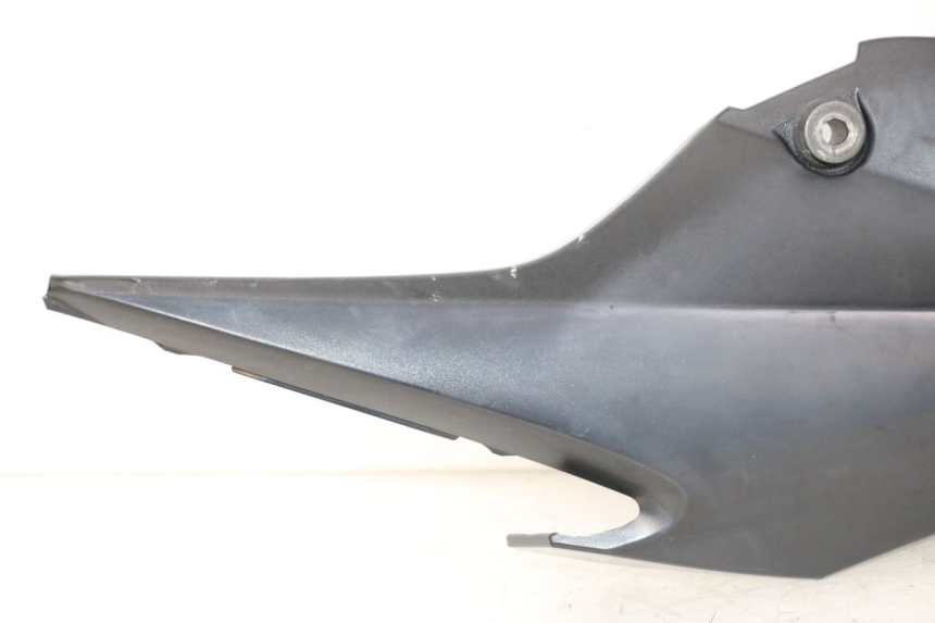 photo de RIGHT UNDERSEAT PANEL SUZUKI GSR 750 (2011 - 2017) - Distinctive features