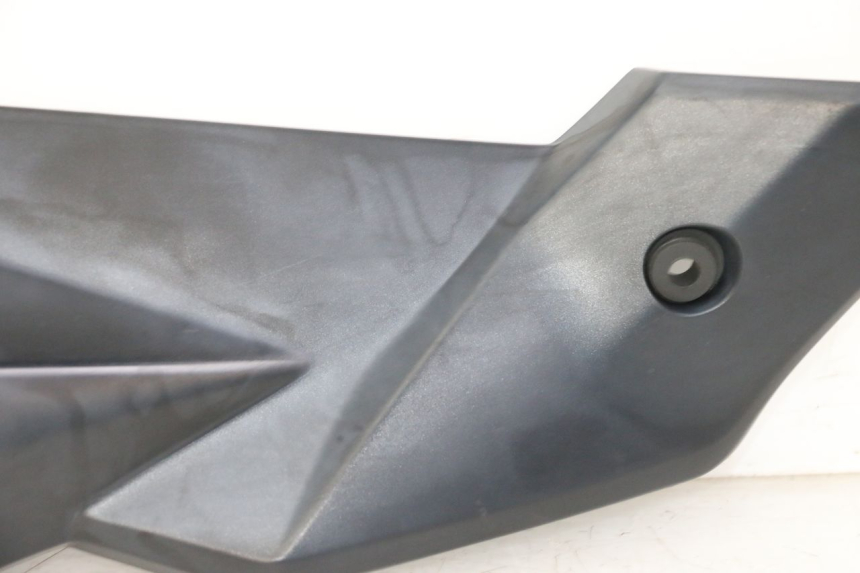 photo de RIGHT UNDERSEAT PANEL SUZUKI GSR 750 (2011 - 2017) - Markings and original references