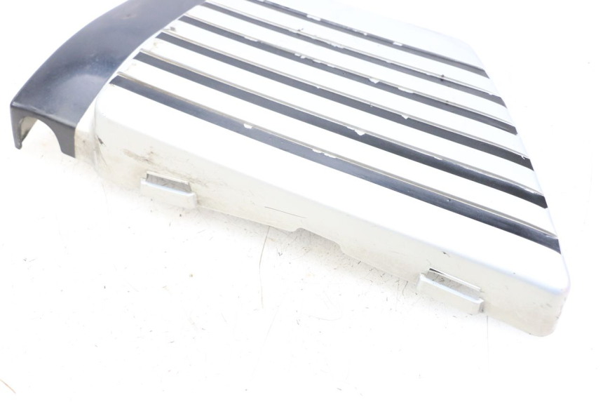 photo de RIGHT UNDERSEAT PANEL SUZUKI GSX E 250 (1982 - 1983) - Component detail