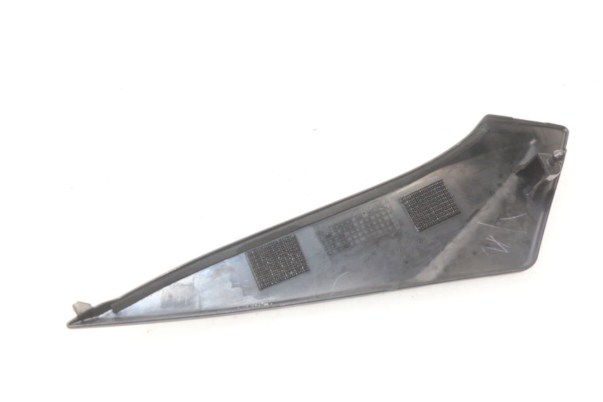 photo de RIGHT UNDERSEAT PANEL SUZUKI GSX-R GSXR 750 (2011 - 2016) - Alternative perspective