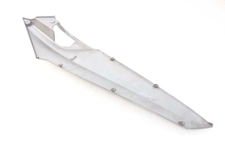 photo de RIGHT UNDERSEAT PANEL SYM GTS EFI ABS 125 (2012 - 2016) - Zoom on usage condition