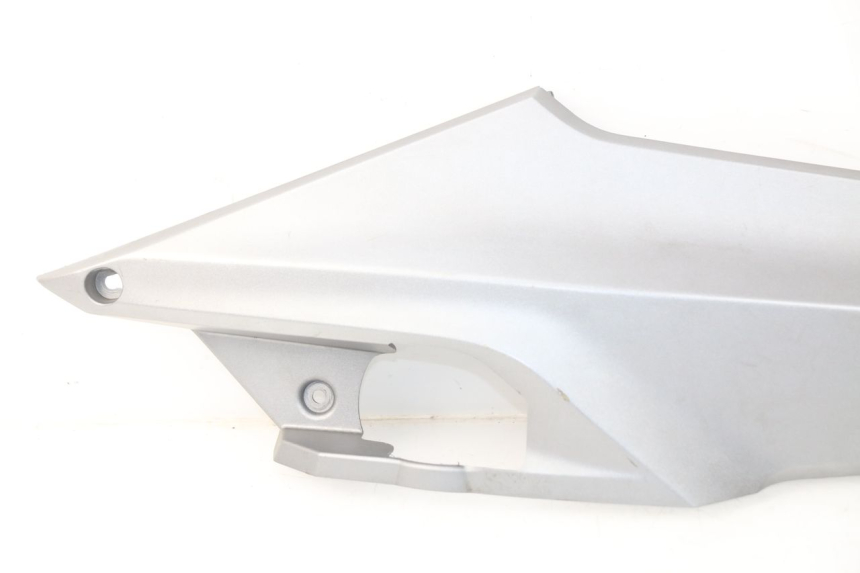 photo de RIGHT UNDERSEAT PANEL SYM GTS EFI ABS 125 (2012 - 2016) - Surface and material condition
