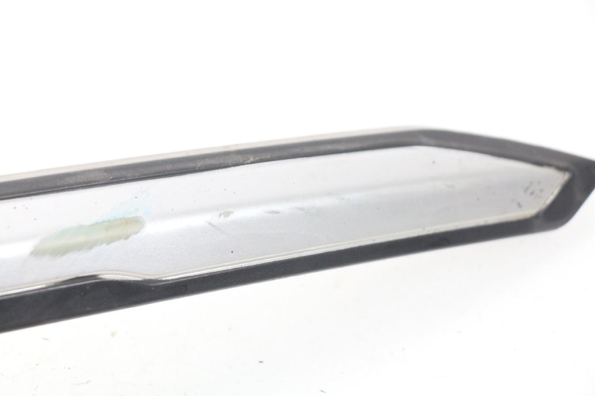 photo de RIGHT UNDERSEAT PANEL SYM GTS EVO 125 (2009 - 2013) - Component detail