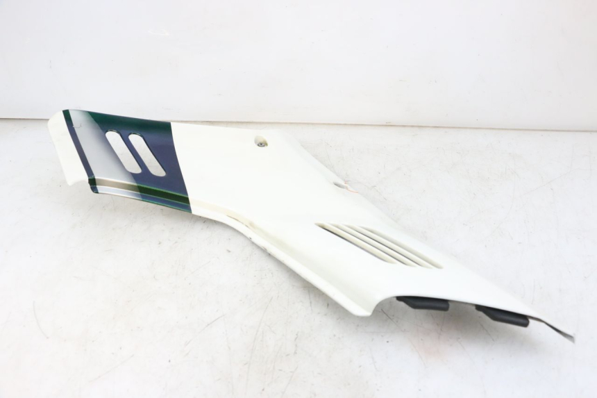 photo de RIGHT UNDERSEAT PANEL HONDA CBR F 1000 (1993 - 1996) - Surface and material condition