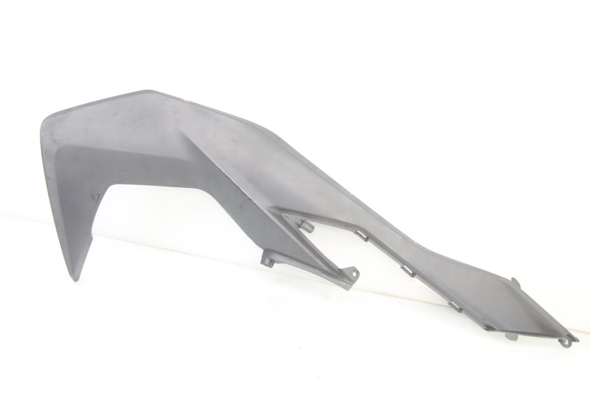 photo de RIGHT UNDERSEAT PANEL HONDA FORZA 125 (2021 - 2025) - Alternative perspective