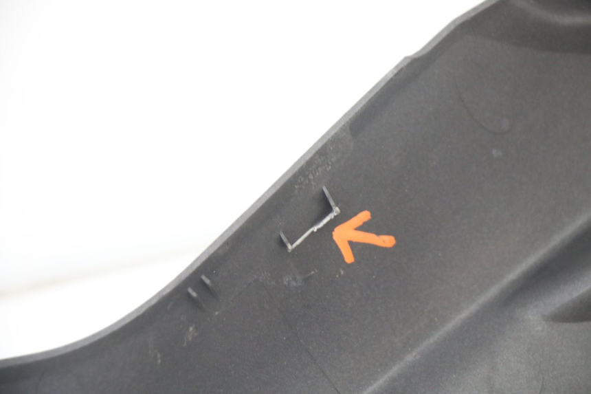 photo de RIGHT UNDERSEAT PANEL HONDA FORZA 125 (2021 - 2025) - Fixing points details