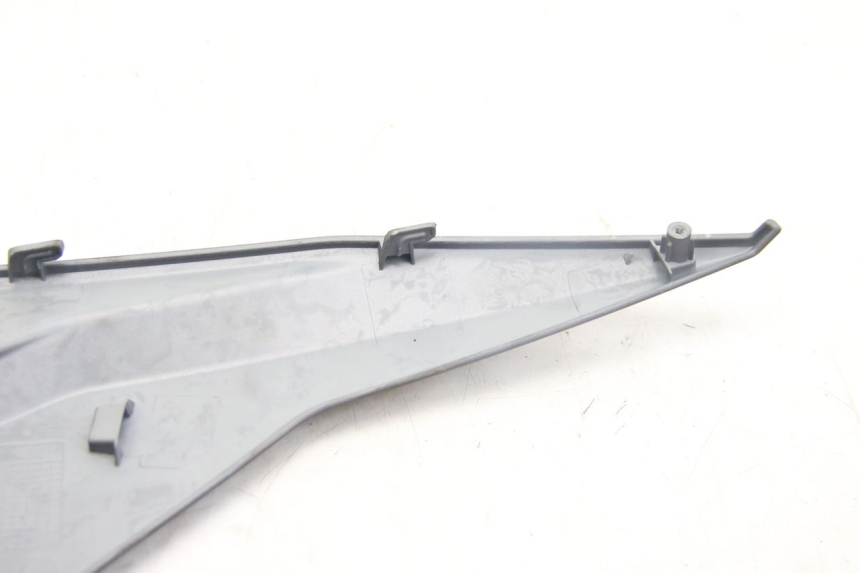 photo de RIGHT SIDE SEAT COVER SYM JET 4 4T 50 (2018 - 2021) - Technical close-up