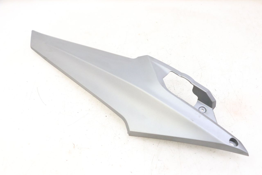 photo de RIGHT UNDERSEAT PANEL SYM JOYMAX 125 (2010 - 2017) - Alternative perspective