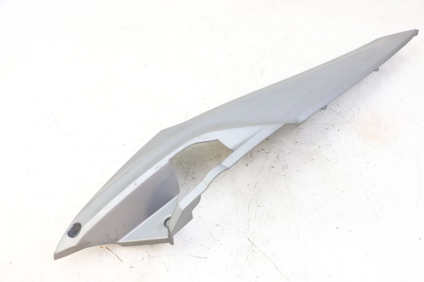 photo de RIGHT UNDERSEAT PANEL SYM JOYMAX 125 (2010 - 2017) - Technical close-up