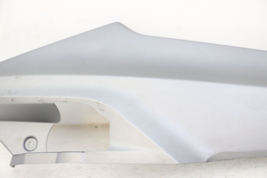 photo de RIGHT UNDERSEAT PANEL SYM JOYMAX 125 (2010 - 2017) - Fixing points details