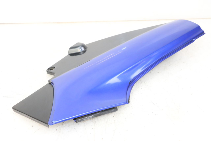 photo de RIGHT UNDERSEAT PANEL KAWASAKI GTR 1000 (1994 - 2004) - Technical close-up