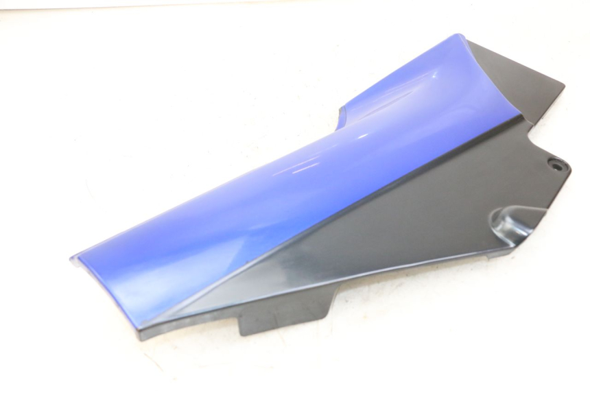 photo de RIGHT UNDERSEAT PANEL KAWASAKI GTR 1000 (1994 - 2004) - Fixing points details