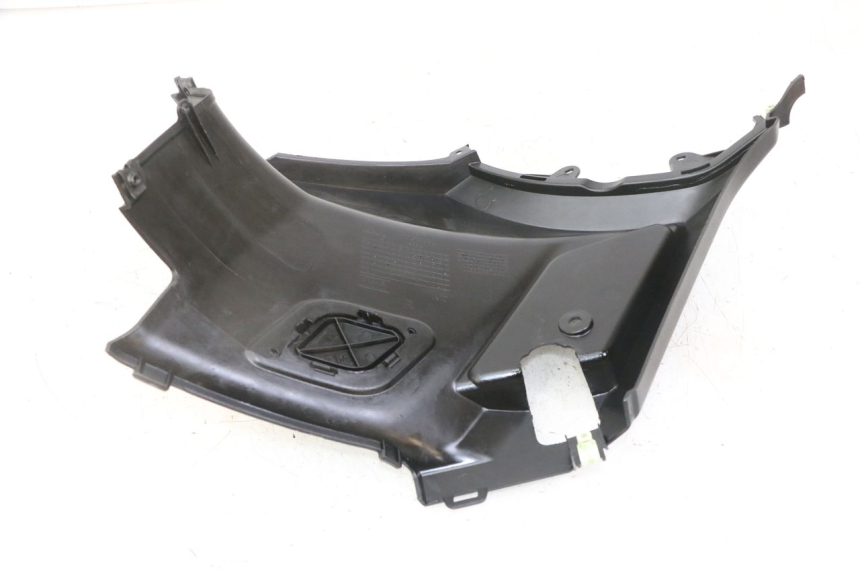 photo de RIGHT UNDERSEAT PANEL PEUGEOT KISBEE 2T 50 (2018 - 2022) - Zoom on usage condition