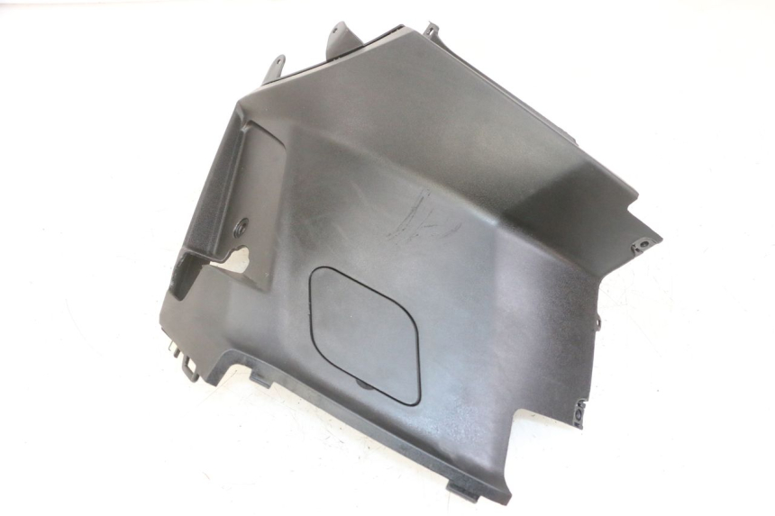 photo de RIGHT UNDERSEAT PANEL PEUGEOT KISBEE 2T 50 (2018 - 2022) - Technical close-up