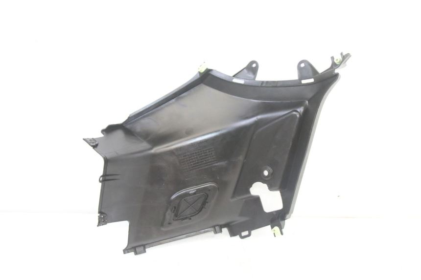 photo de RIGHT SIDE SEAT COVER PEUGEOT KISBEE 2T 50 (2010 - 2017) - Zoom on usage condition