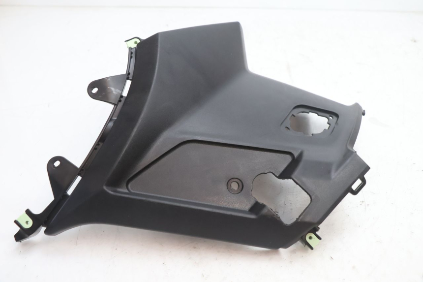 photo de RIGHT UNDERSEAT PANEL PEUGEOT KISBEE 2T 50 (2018 - 2022) - Zoom on usage condition