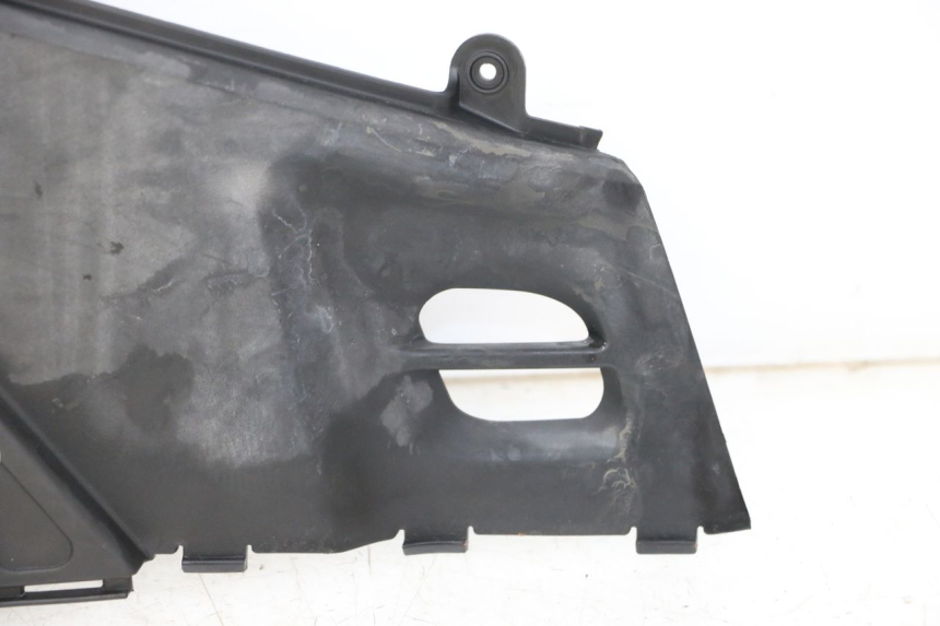 photo de RIGHT UNDERSEAT PANEL KYMCO PEOPLE S 125 (2000 - 2008) - Alternative perspective