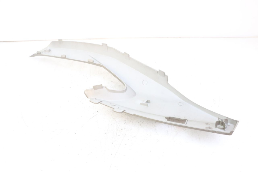 photo de RIGHT UNDERSEAT PANEL KYMCO XCITING 500 (2007 - 2010) - Zoom on usage condition