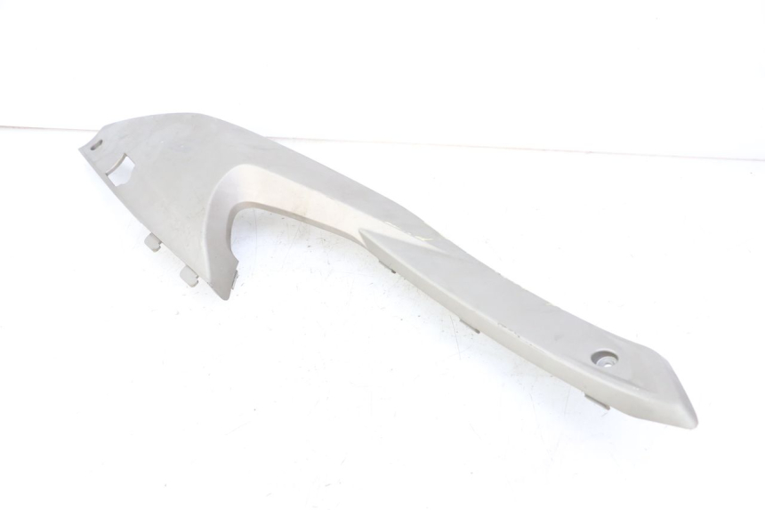 photo de RIGHT UNDERSEAT PANEL KYMCO XCITING 500 (2007 - 2010) - Fixing points details