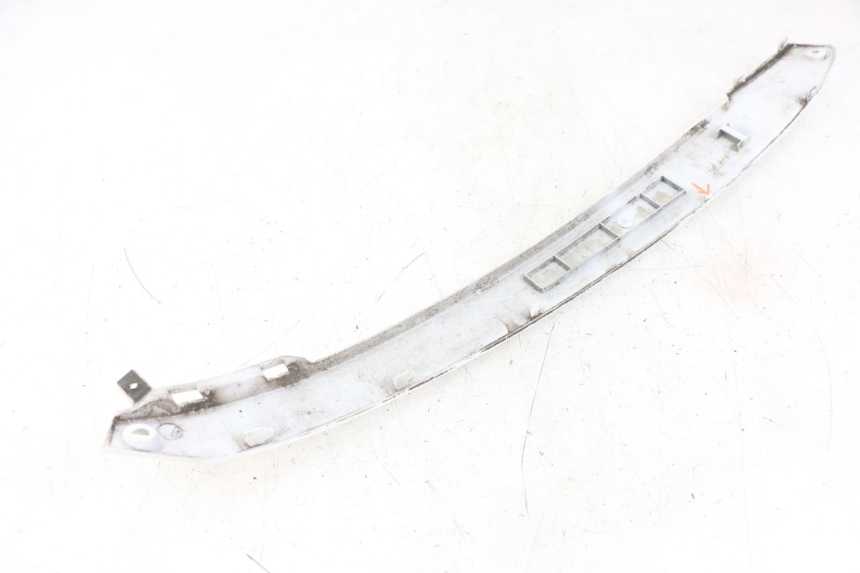 photo de RIGHT SIDE SEAT COVER KYMCO LIKE 125 (2009 - 2016) - Fixing points details