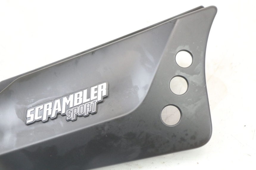 photo de RIGHT UNDERSEAT PANEL MASAI SCRAMBLER SPORT 125 (2021 - 2025) - Zoom on usage condition