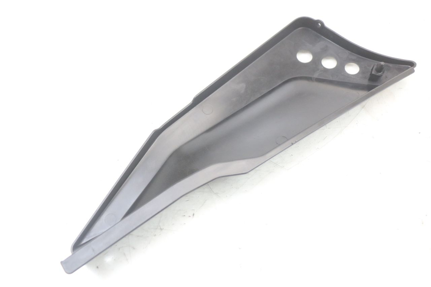 photo de RIGHT UNDERSEAT PANEL MASAI SCRAMBLER SPORT 125 (2021 - 2025) - Fixing points details